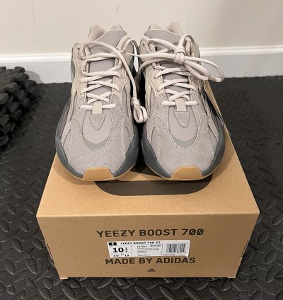 Yeezy 700v2 Tephra