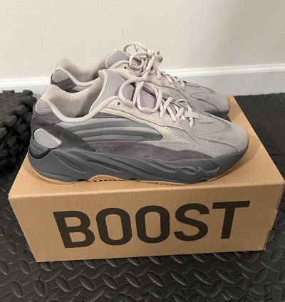 Yeezy 700v2 Tephra