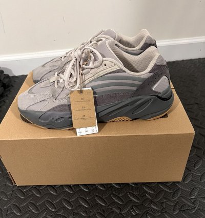 Yeezy 700v2 Tephra