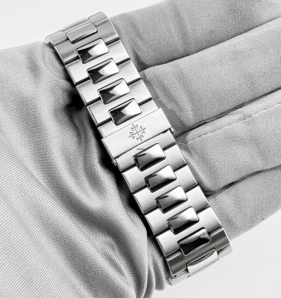 Patek Philippe Nautilus 5711 1a-011 Stainless Steel White Dial
