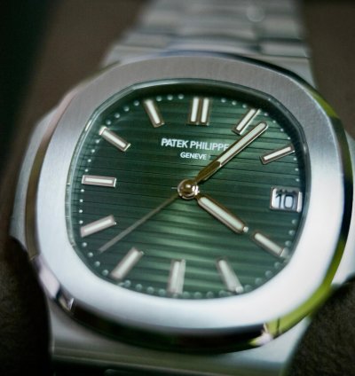 Patek Philippe Nautilus 5711 1a-014 Used very Good Full Set box Papers