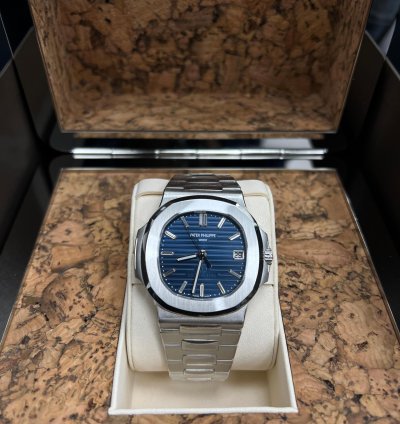 Patek Philippe Nautilus 5711 1p 40th Anniversary Platinum Baguette Blue Dial