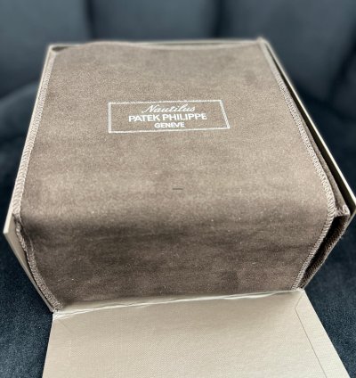 Patek Philippe Nautilus 5711 1p 40th Anniversary Platinum Baguette Blue Dial