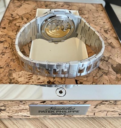 Patek Philippe Nautilus 5711 1p-001 40th Anniversary Full Set