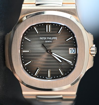 Patek Philippe Nautilus 5711 1r New Movement Brown Dial Rose Gold Bracelet Discontinued