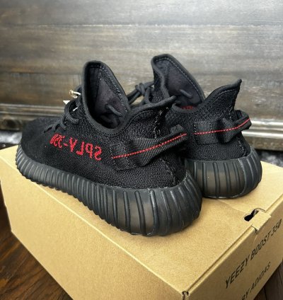 Yeezy Boost 350 V2 Bred
