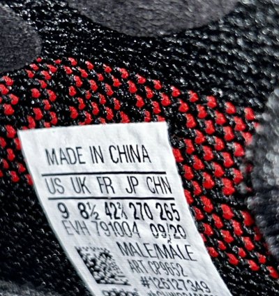 Yeezy Boost 350 V2 Bred