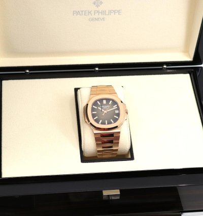 Patek Philippe Nautilus 5711 1r Rare Cal 26-330 Full Set 2019 Ros Gold