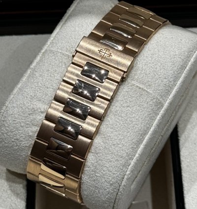 Patek Philippe Nautilus 5711 1r Rose Gold 330 Sc 2019
