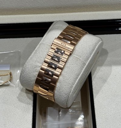 Patek Philippe Nautilus 5711 1r Rose Gold 330 Sc 2019