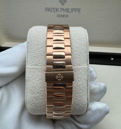 Patek Philippe Nautilus 5711 1r Rose Gold Chocolate Dial