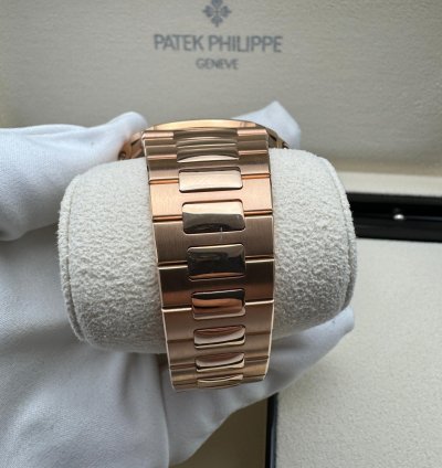 Patek Philippe Nautilus 5711 1r Rose Gold Chocolate Dial