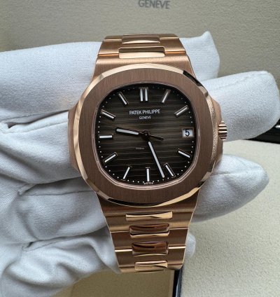 Patek Philippe Nautilus 5711 1r Rose Gold Chocolate Dial