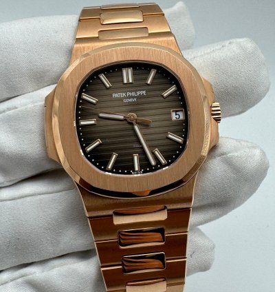 Patek Philippe Nautilus 5711 1r Rose Gold Chocolate Dial
