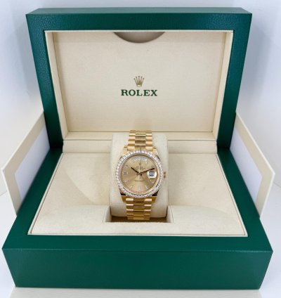 Rolex Day-date 40 40mm Diamond Bezel Champagne Baguette Diamond Dial