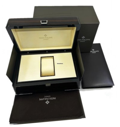 Patek Philippe Nautilus 5711 1r-001 18kt Pink Gold 12 2016 Patek Box Papers