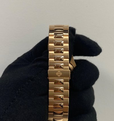 Patek Philippe Nautilus 5711 1r-001 Rose Gold Nautilus