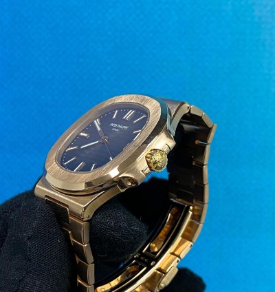 Patek Philippe Nautilus 5711 1r-001 Rose Gold Nautilus