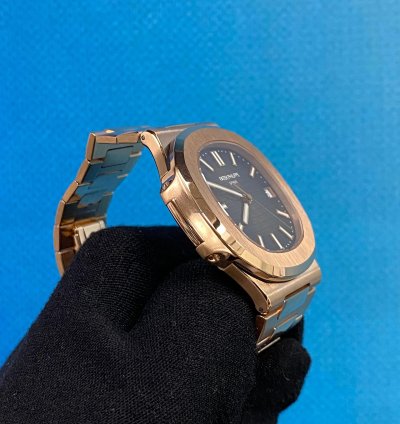 Patek Philippe Nautilus 5711 1r-001 Rose Gold Nautilus