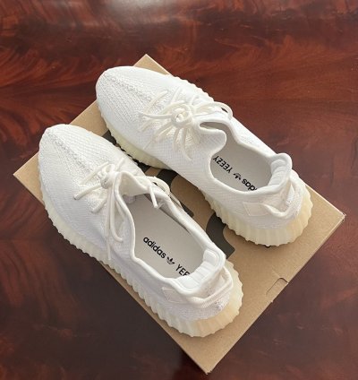 Yeezy Boost 350 V2 Triple White