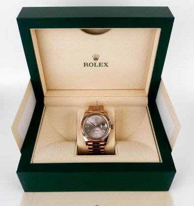 Rolex Day-date 40 40mm Everose Gold Fluted Bezel Sundust Baguette Diamond Dial Presidential 228235
