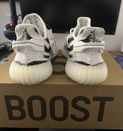 Yeezy Boost 350 V2 Zebra