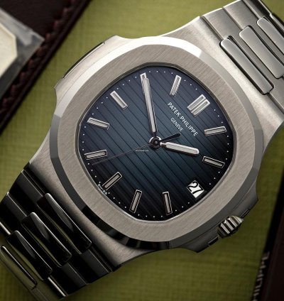 Patek Philippe Nautilus 5711 Blue Dial - Jumbo - 315 Calibre - Box Papers