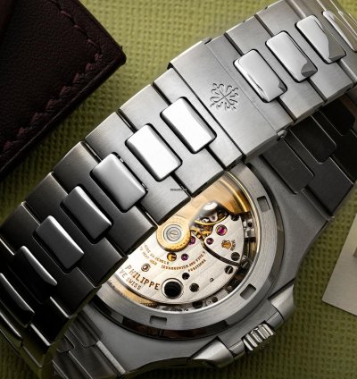 Patek Philippe Nautilus 5711 Blue Dial - Jumbo - 315 Calibre - Box Papers