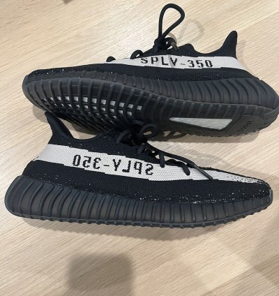 Yeezy Boost 350v2 Black White oreo