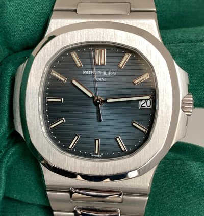 Patek Philippe Nautilus 5711 Last Series Of Transition Geneva Seal Punch Full Set Top Condition 2009