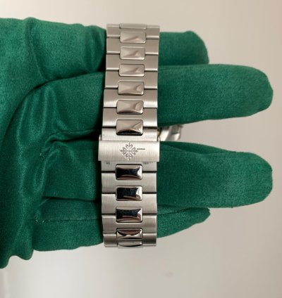 Patek Philippe Nautilus 5711 Last Series Of Transition Geneva Seal Punch Full Set Top Condition 2009