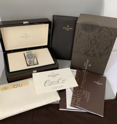 Patek Philippe Nautilus 5711 Last Series Of Transition Geneva Seal Punch Full Set Top Condition 2009