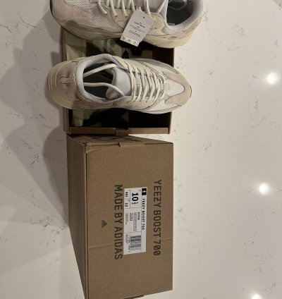 Yeezy Boost 700 Analog