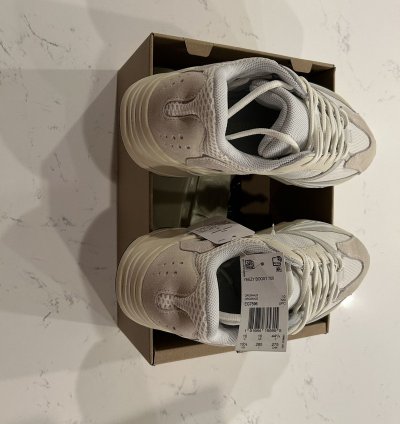 Yeezy Boost 700 Analog