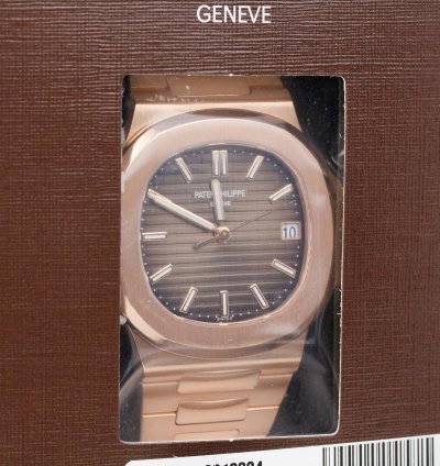 Patek Philippe Nautilus 5711 Rose Gold Cal 26-330 Full Set 2020 Service Sealed