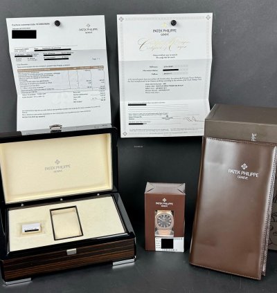 Patek Philippe Nautilus 5711 Rose Gold Cal 26-330 Full Set 2020 Service Sealed