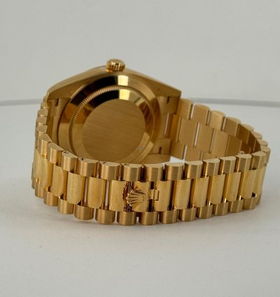 Rolex Day-date 40 40mm Fluted Bezel Yellow Gold Champagne Baguette Diamond Dial Presidential Band