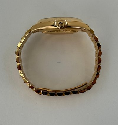 Rolex Day-date 40 40mm Fluted Bezel Yellow Gold Champagne Baguette Diamond Dial Presidential Band