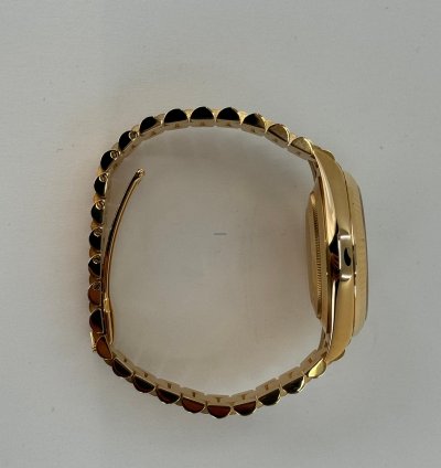Rolex Day-date 40 40mm Fluted Bezel Yellow Gold Champagne Baguette Diamond Dial Presidential Band