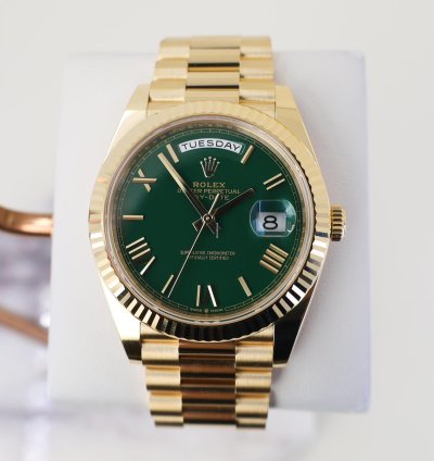 Rolex Day-date 40 40mm Fluted Bezel Yellow Gold Green Roman Dial Presidential Bracelet 228238
