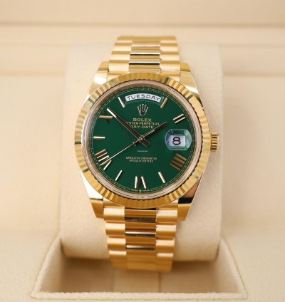 Rolex Day-date 40 40mm Fluted Bezel Yellow Gold Green Roman Dial Presidential Bracelet 228238