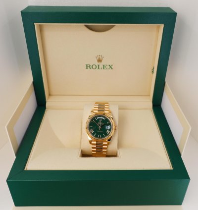 Rolex Day-date 40 40mm Fluted Bezel Yellow Gold Green Roman Dial Presidential Bracelet 228238