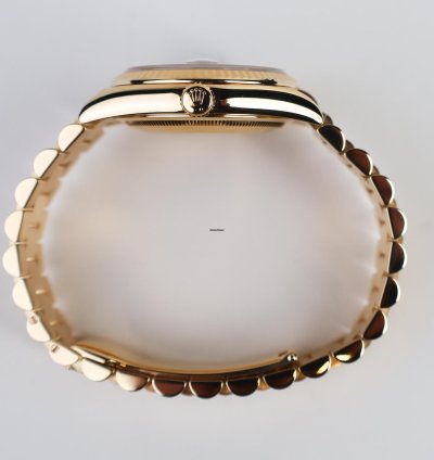 Rolex Day-date 40 40mm Fluted Bezel Yellow Gold Green Roman Dial Presidential Bracelet 228238