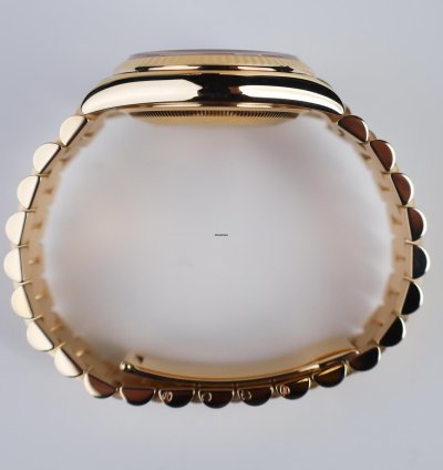 Rolex Day-date 40 40mm Fluted Bezel Yellow Gold Green Roman Dial Presidential Bracelet 228238