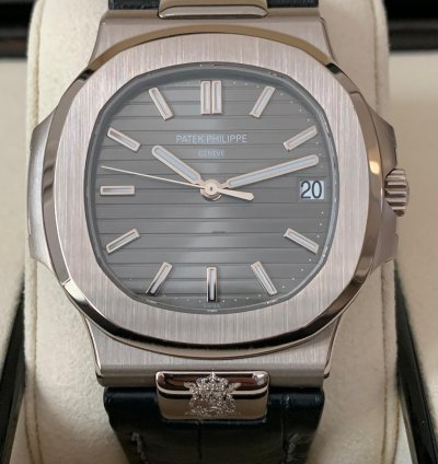 Patek Philippe Nautilus 5711g With Coat Of Arms Of Spain Royal Family Full Set 2009
