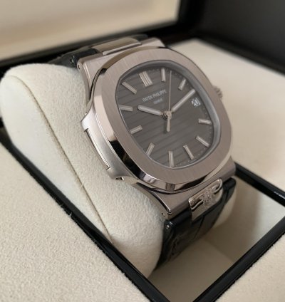 Patek Philippe Nautilus 5711g With Coat Of Arms Of Spain Royal Family Full Set 2009