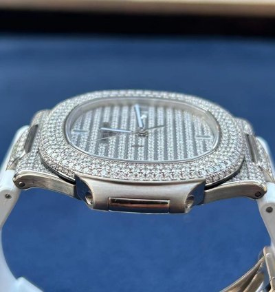 Patek Philippe Nautilus 5711g-001