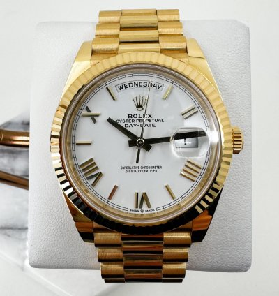 Rolex Day-date 40 40mm Fluted Bezel Yellow Gold White Roman Dial Presidential Band 228238