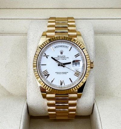 Rolex Day-date 40 40mm Fluted Bezel Yellow Gold White Roman Dial Presidential Band 228238