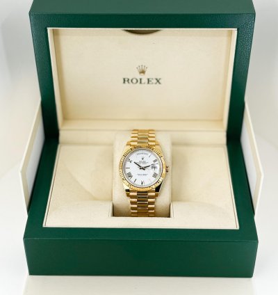 Rolex Day-date 40 40mm Fluted Bezel Yellow Gold White Roman Dial Presidential Band 228238